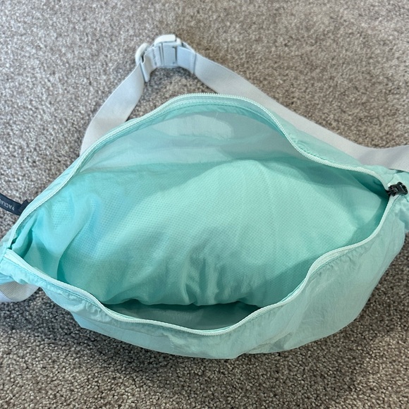 Eddie Bauer Packable windbreaker - Picture 10 of 10